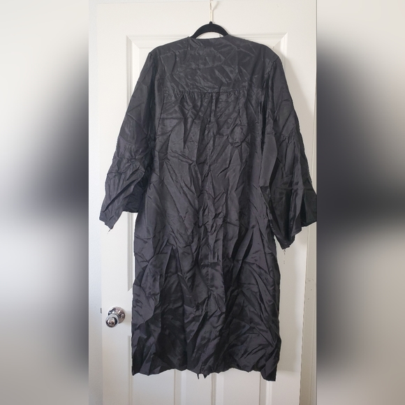 Jostens Cap & Gown 🎓✏️ - Picture 6 of 8